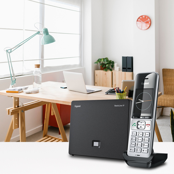 Gigaset BasicLine IP avec combiné COMFORT 500HX dans un bureau à domicile